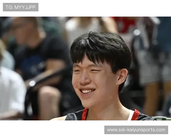 杨瀚森节奏掌控令人惊叹突破如行云流水精准杀入篮下高效终结