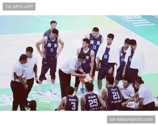 现代篮球阵容配置逻辑 组织中锋与持球锋线成建队核心